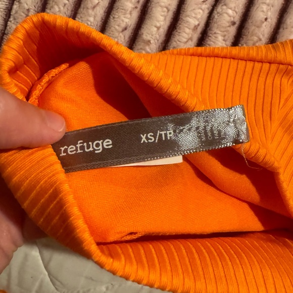 Orange bikini - Picture 3 of 4